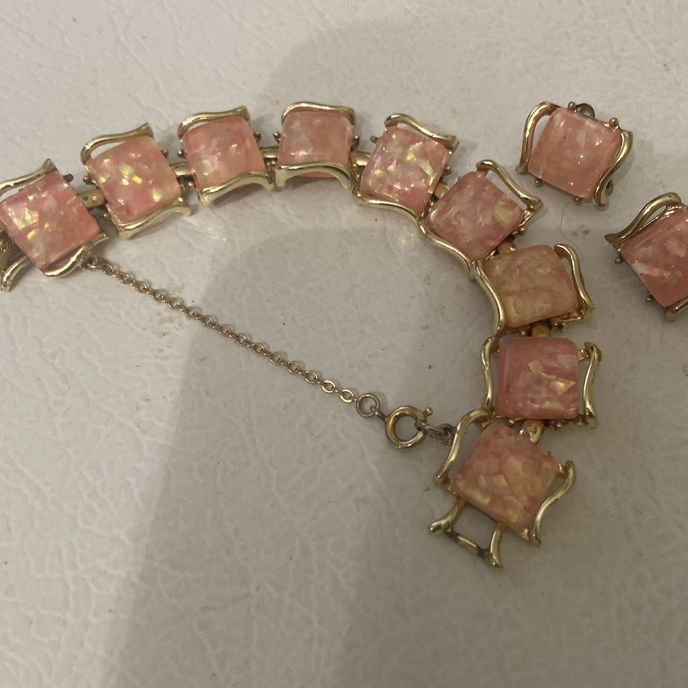 Coro Pink Confetti Bracelet & Earrings - Picture 4 of 7